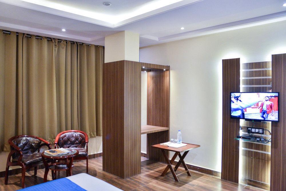Hotel Puja Residency Varanasi Exterior foto
